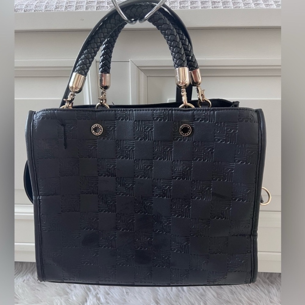 Steve Madden Elegant Black Handbag.